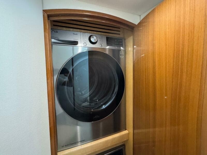 2007 Viking 52 Convertible