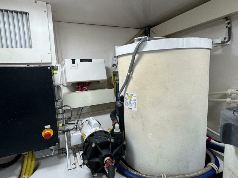 2007 Viking 52 Convertible