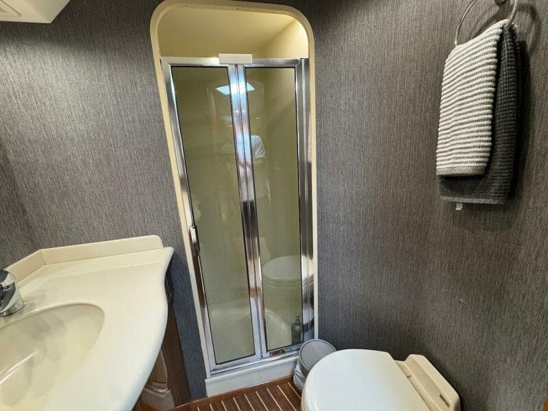 2007 Viking 52 Convertible