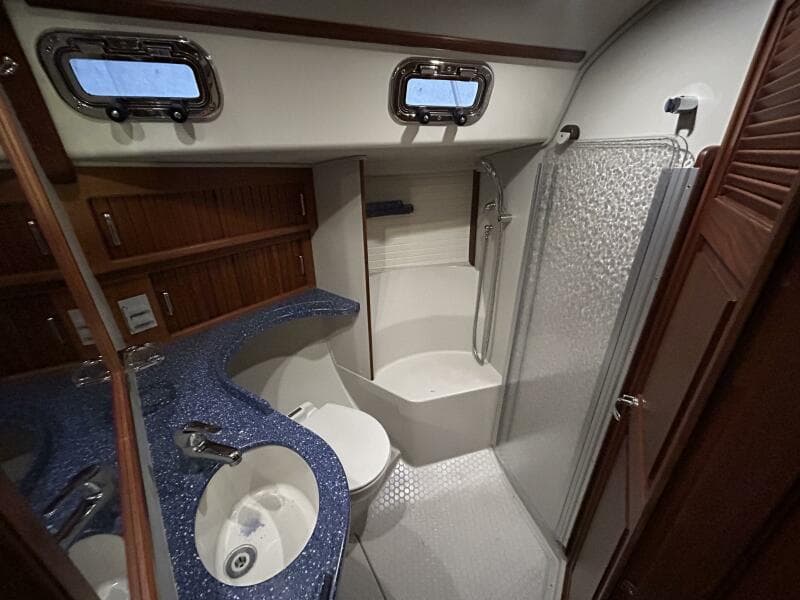 40' Blue Jacket head-shower1