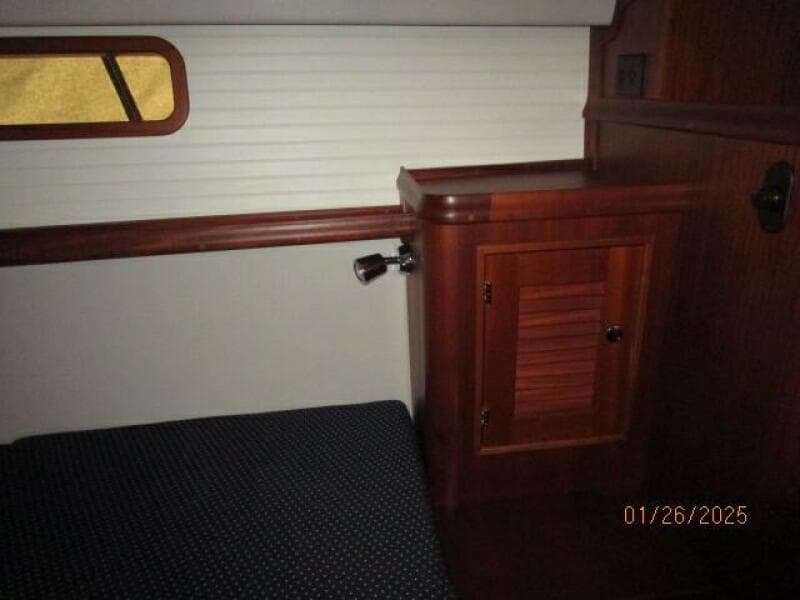 40' Blue Jacket forward stateroom starboard