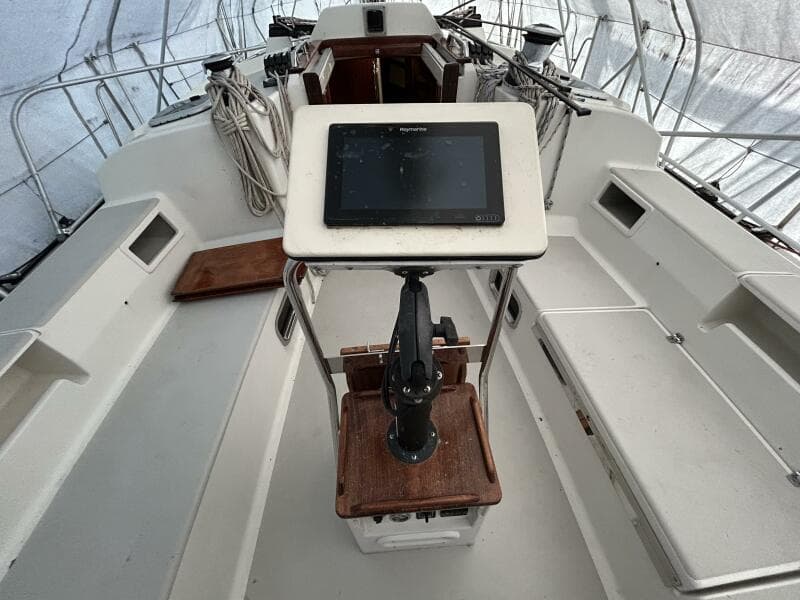 40' Blue Jacket cockpit nav pod