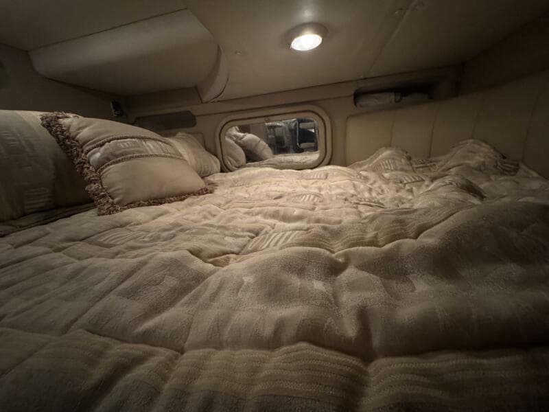 2002 Rinker 342 Fiesta Vee