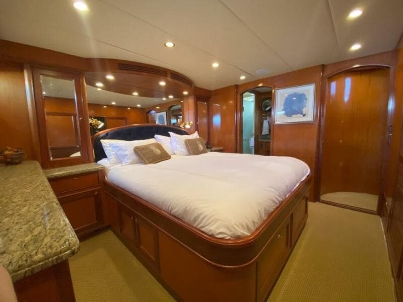 2005 Offshore Yachts 