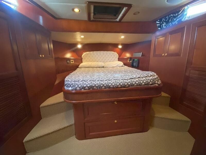 2005 Offshore Yachts 