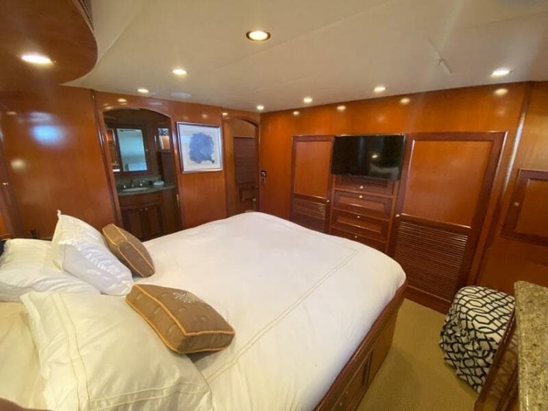 2005 Offshore Yachts 