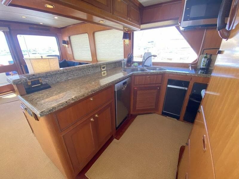 2005 Offshore Yachts 