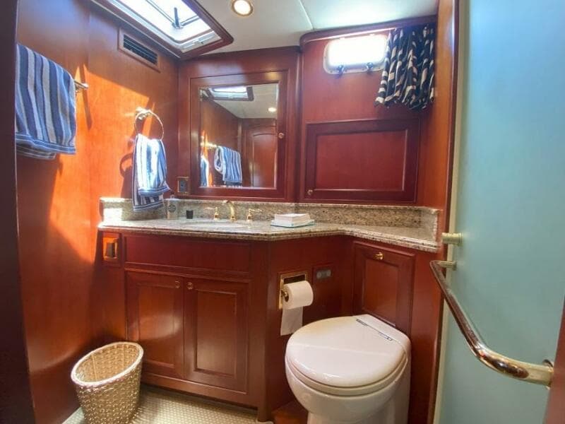 2005 Offshore Yachts 