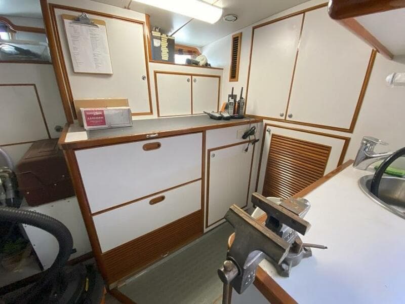 2005 Offshore Yachts 