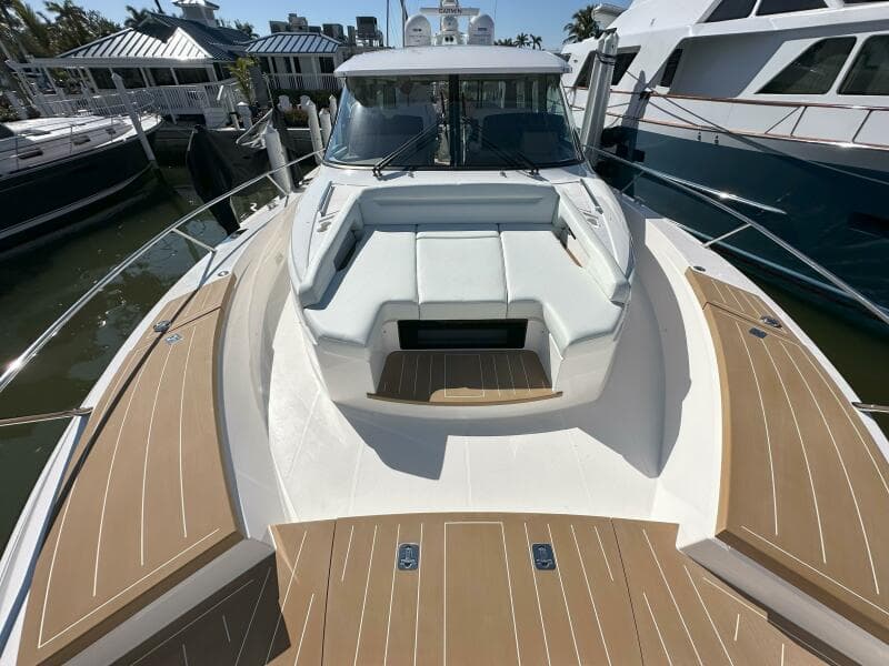 2025 Tiara Yachts 60 EX -Bow Lounge 