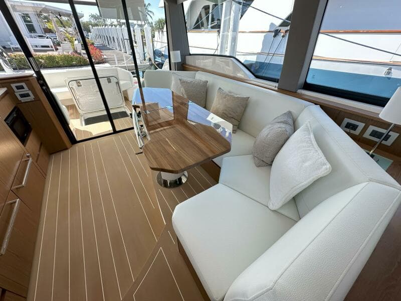 2025 Tiara Yachts 60 EX - Dinette