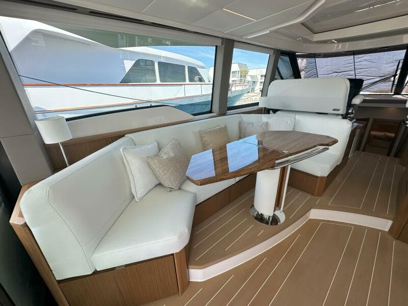  2025 Tiara Yachts 60 EX - Dinette