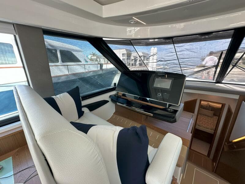 2025 Tiara Yachts 60 EX - Helm