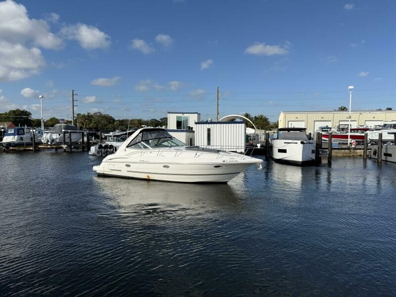 2005 Cruisers Yachts 340 Express - Photo 32