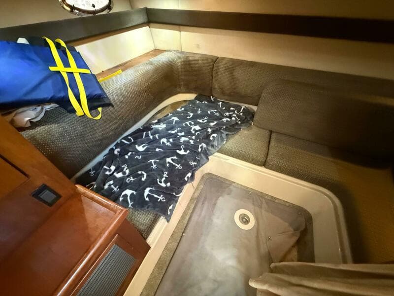 2005 Cruisers Yachts 340 Express - Photo 26