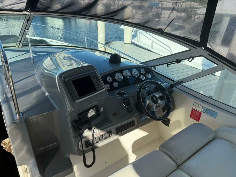 2005 Cruisers Yachts 340 Express - Photo 8