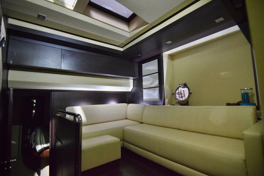 2010 Azimut 62S - Photo 25
