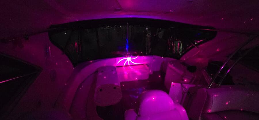 2006 Cruisers Yachts 52 Express - Photo 99