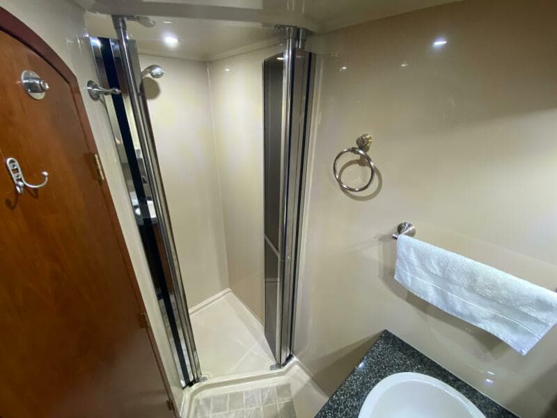 2006 Cruisers Yachts 52 Express - Photo 15