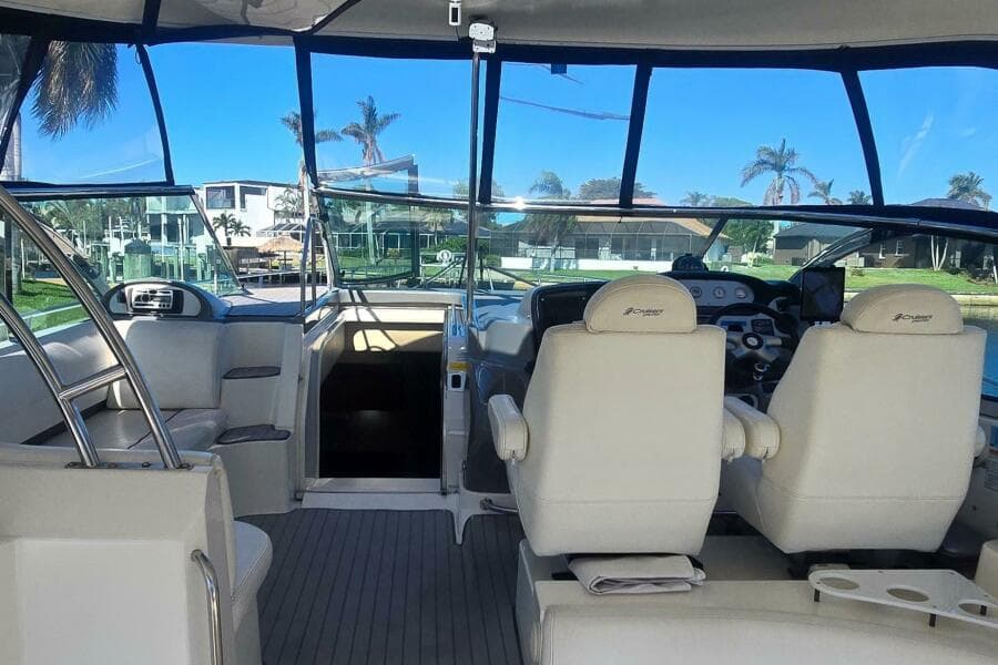 2006 Cruisers Yachts 52 Express - Photo 92