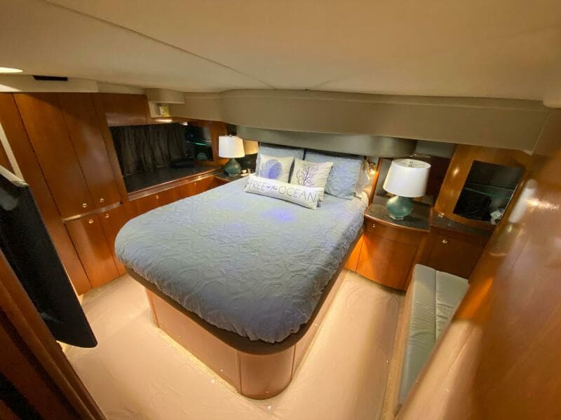 2006 Cruisers Yachts 52 Express - Photo 10