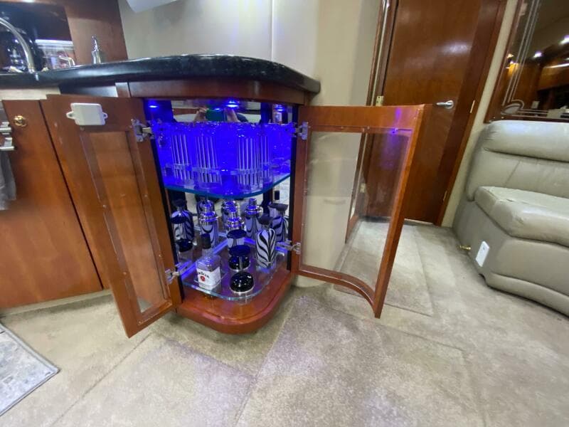2006 Cruisers Yachts 52 Express - Photo 34