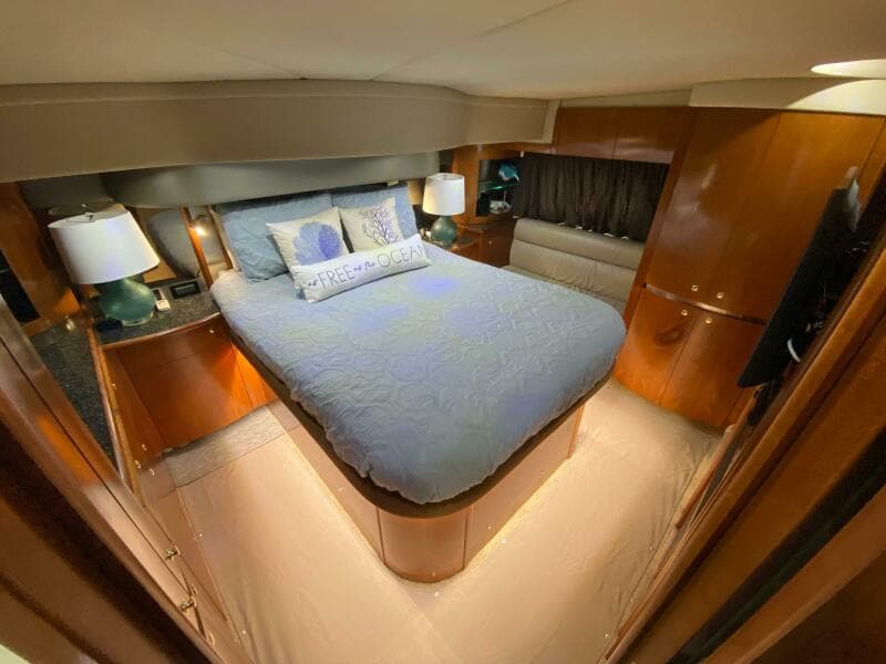 2006 Cruisers Yachts 52 Express - Photo 17