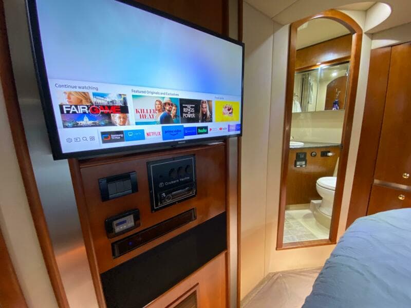 2006 Cruisers Yachts 52 Express - Photo 40