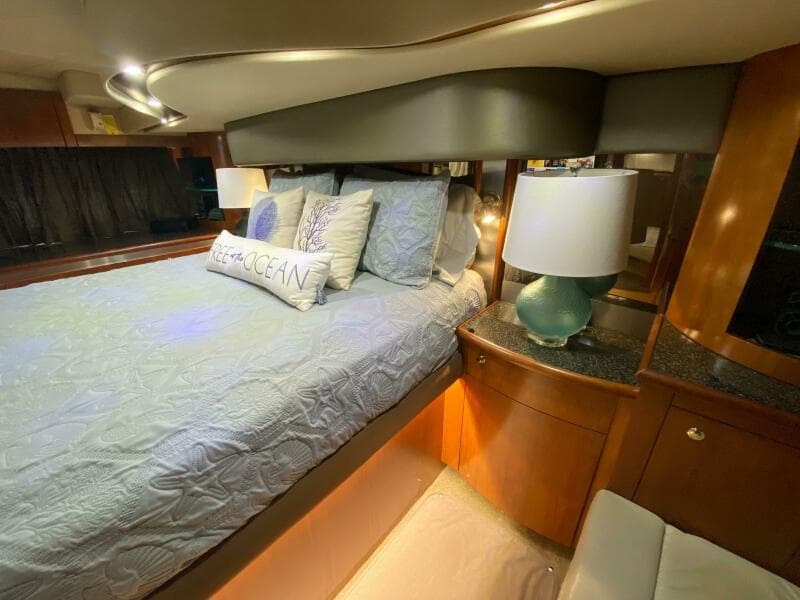 2006 Cruisers Yachts 52 Express - Photo 13