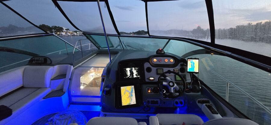 2006 Cruisers Yachts 52 Express - Photo 60