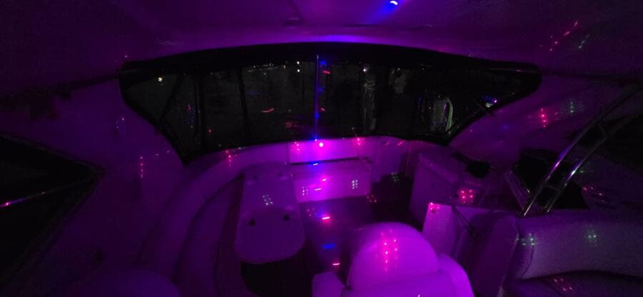 2006 Cruisers Yachts 52 Express - Photo 91