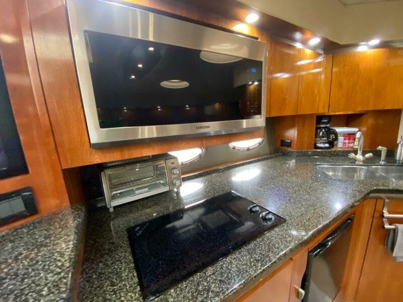 2006 Cruisers Yachts 52 Express - Photo 30