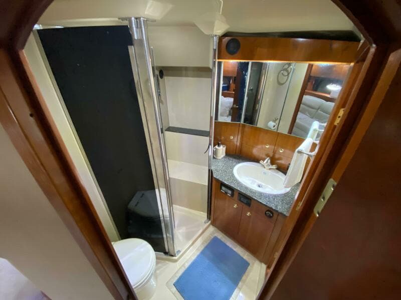 2006 Cruisers Yachts 52 Express - Photo 21