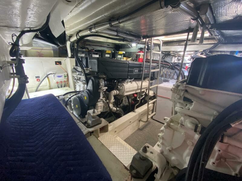 2006 Cruisers Yachts 52 Express - Photo 69