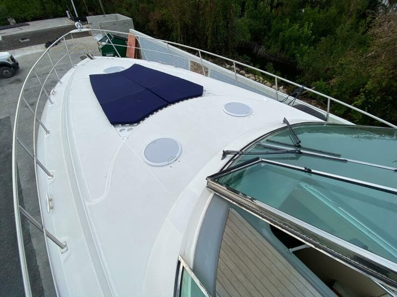 2006 Cruisers Yachts 52 Express - Photo 46