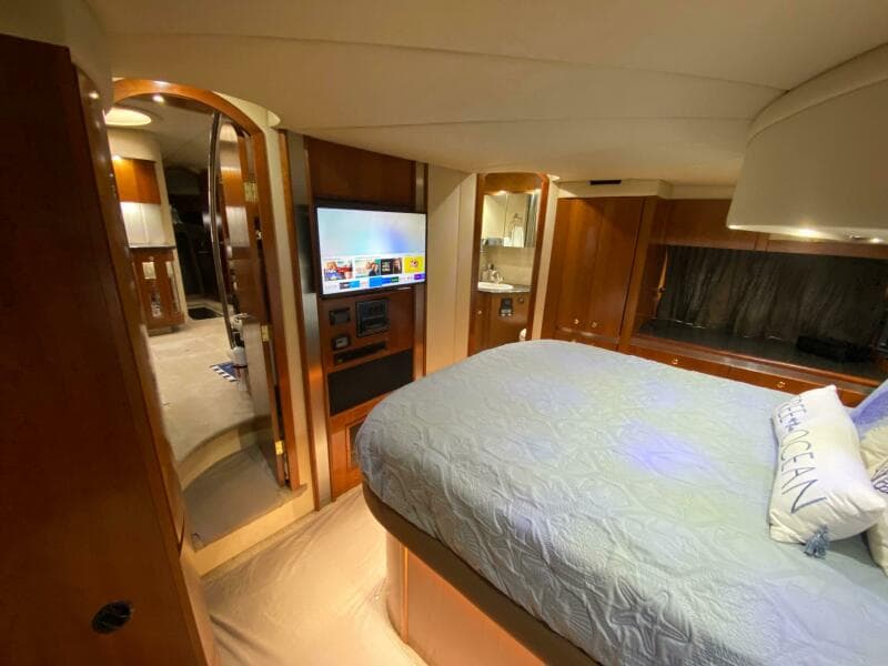 2006 Cruisers Yachts 52 Express - Photo 12