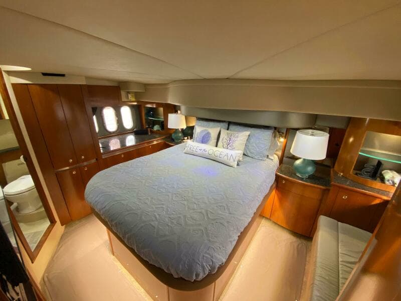 2006 Cruisers Yachts 52 Express - Photo 18