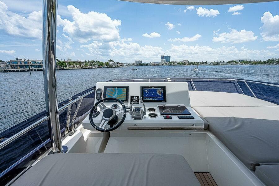 2021 Prestige 590 - Photo 30