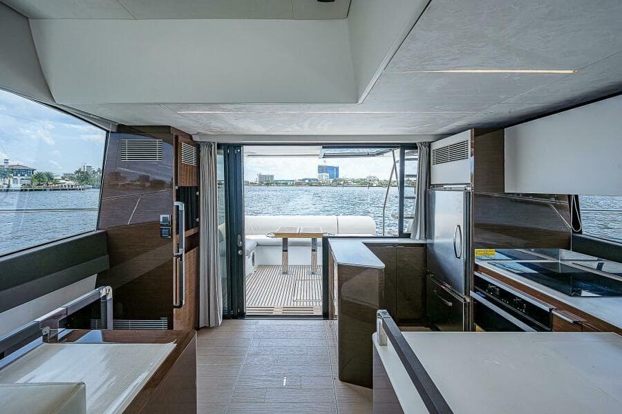 2021 Prestige 590 - Photo 47