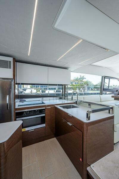 2021 Prestige 590 - Photo 50