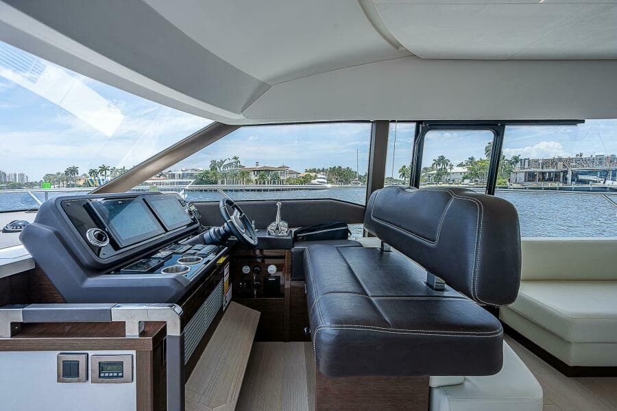 2021 Prestige 590 - Photo 44