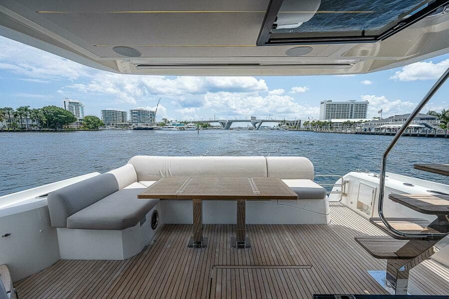 2021 Prestige 590 - Photo 18
