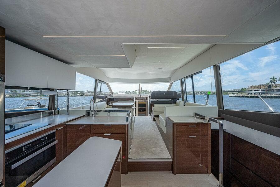 2021 Prestige 590 - Photo 34