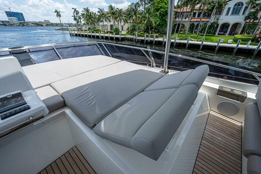 2021 Prestige 590 - Photo 26