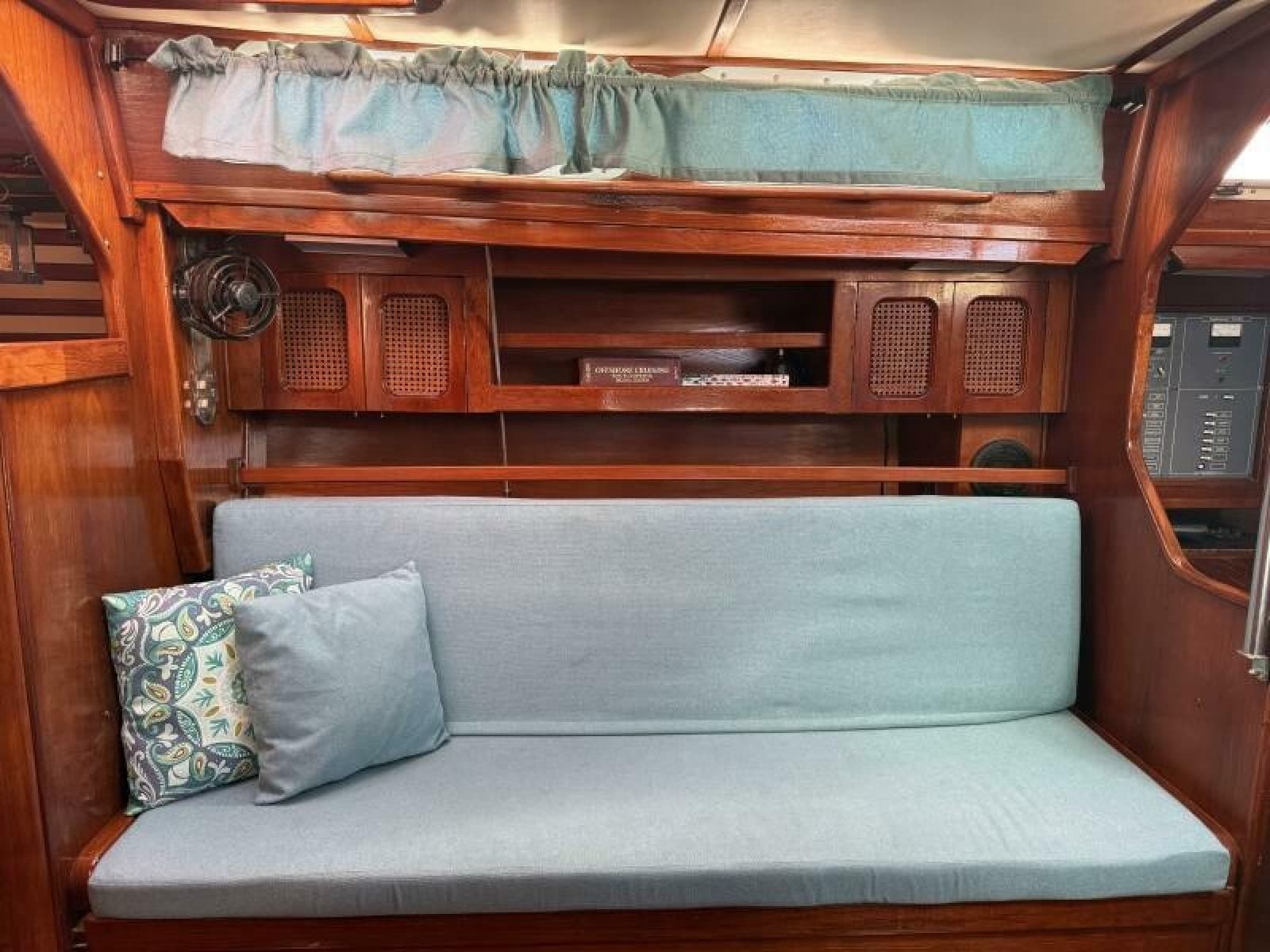 1985 Endeavour 42 - Photo 14