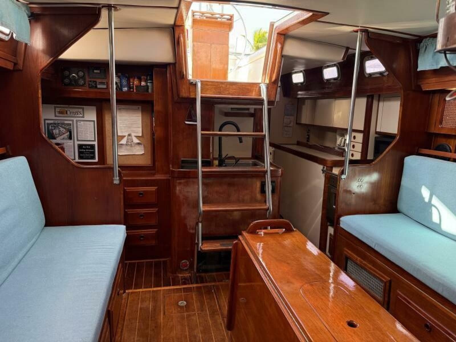 1985 Endeavour 42 - Photo 15