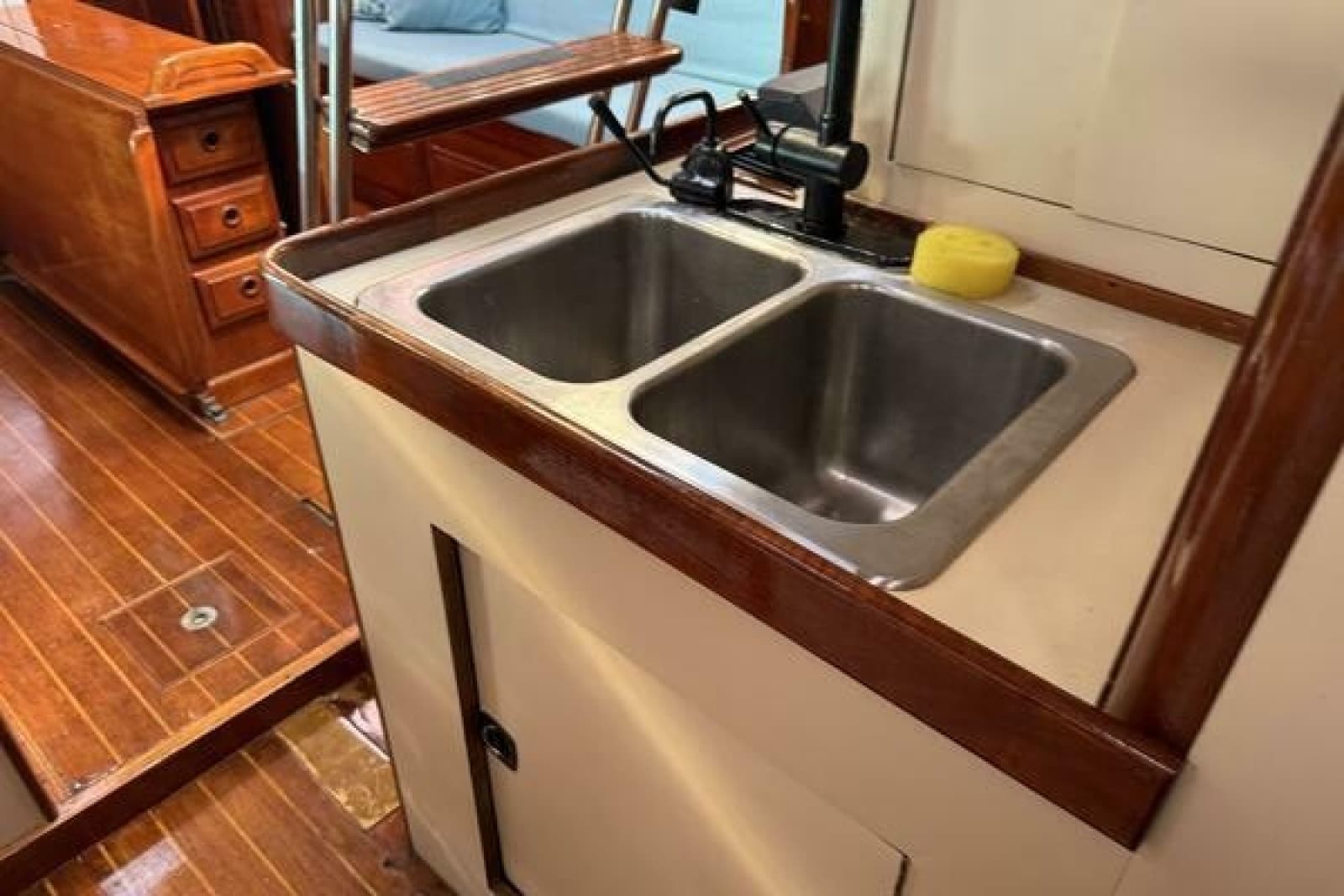 1985 Endeavour 42 - Photo 10