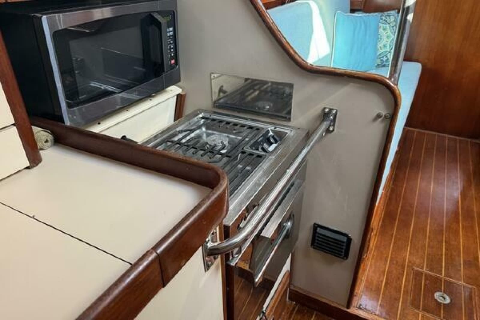 1985 Endeavour 42 - Photo 9