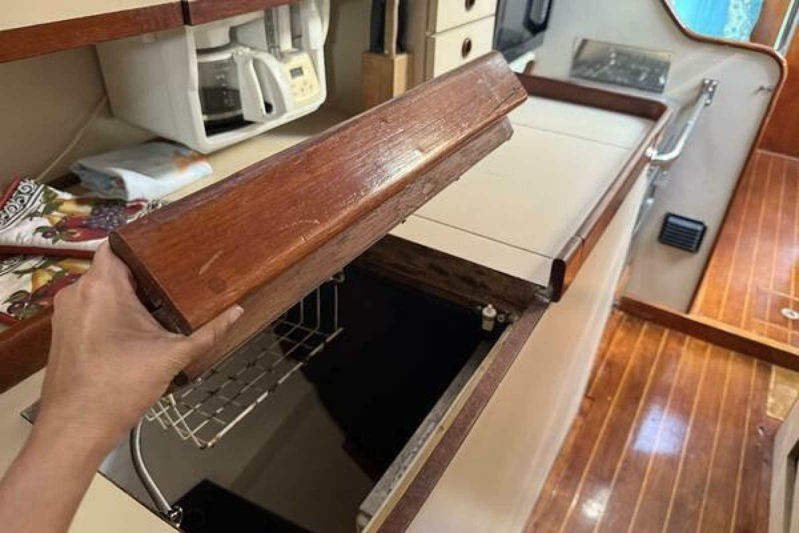 1985 Endeavour 42 - Photo 11