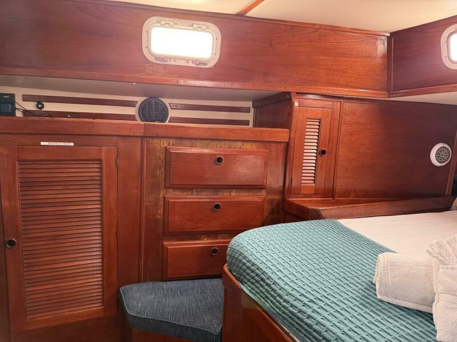 1985 Endeavour 42 - Photo 46